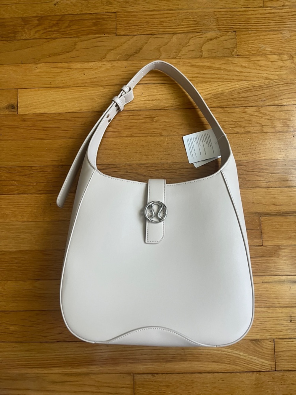 ✨lululemon leather alternative shoulder 8L bag- nwt- cashew- SOLD OUT!!